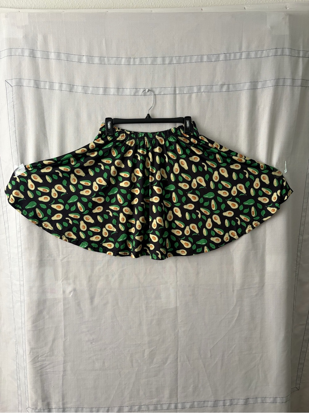 Fancyqube women’s Size Medium Avocado Print Black Mini Skirt Elastic Waist(A637)